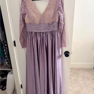 Elegant Lavender Lace Long-Sleeve Evening Dress